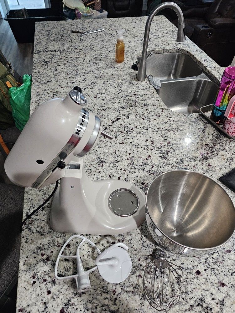KITCHENAID MIXER