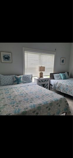 Metal platform bed