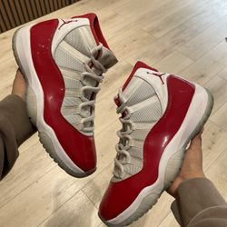 PREOWNED Jordan 11 Cherry size 9.5