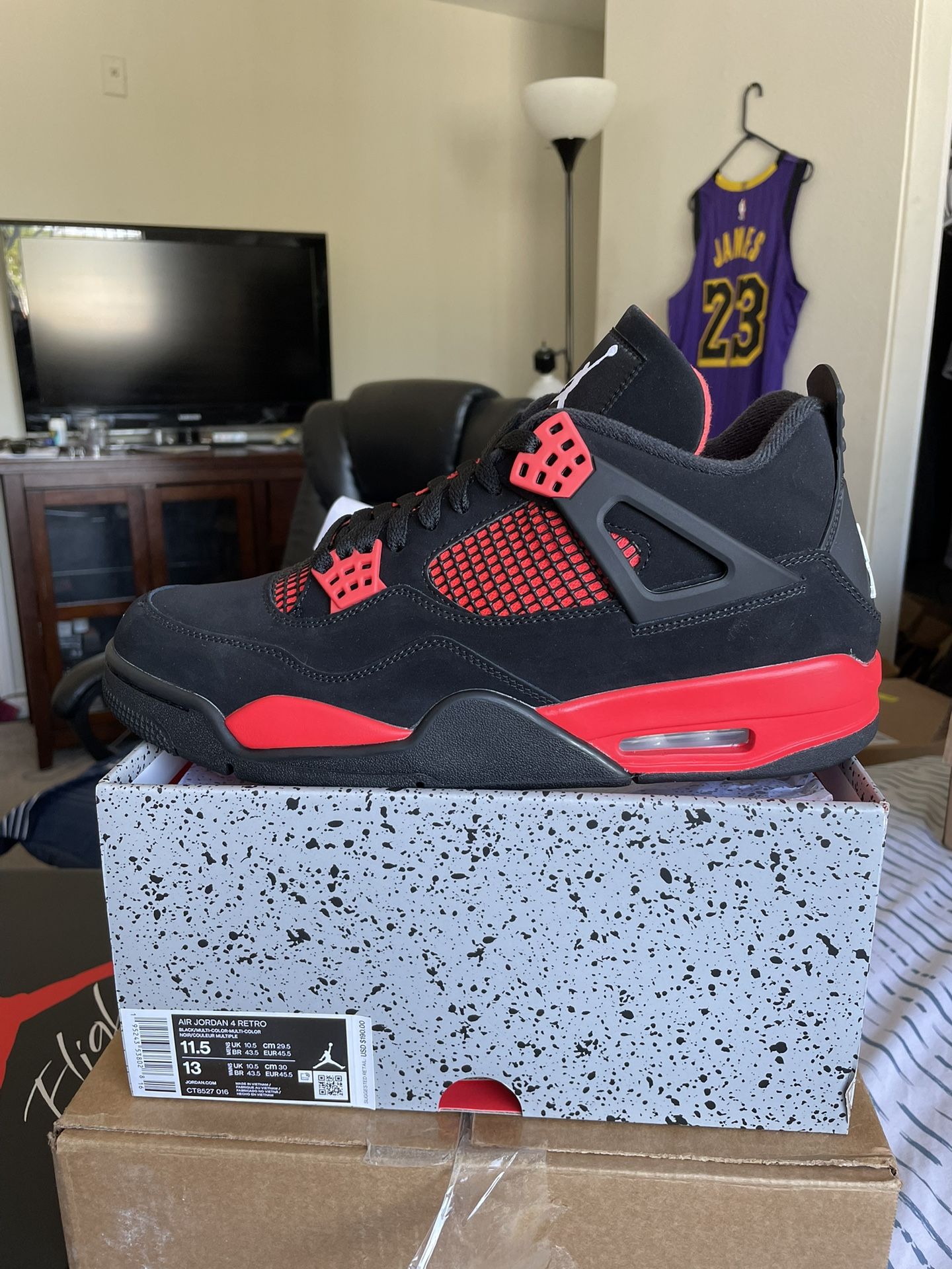 Jordan 4 retro red thunder Brand new DS size 11.5 men