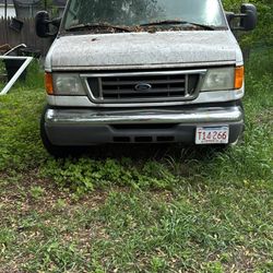 2004 Ford E 350