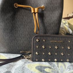 Michael Kors Bucket Bag /wallet 