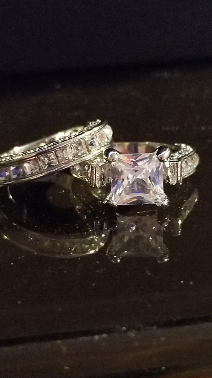 Gorgeous princess Cut Women's Wedding Engagement Promises Ring Set Size 7