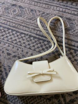 Amazon bag beige in color