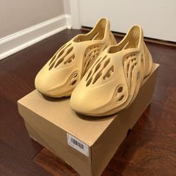 Adidas Yeezy Foam Runners Desert Sand Size 10 Men’s 