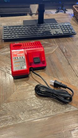 Milwaukee M12/M18 Charger