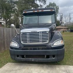 2005 Freightliner Conventional 6-cylinder