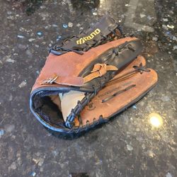 Mizuno Professional 12.75