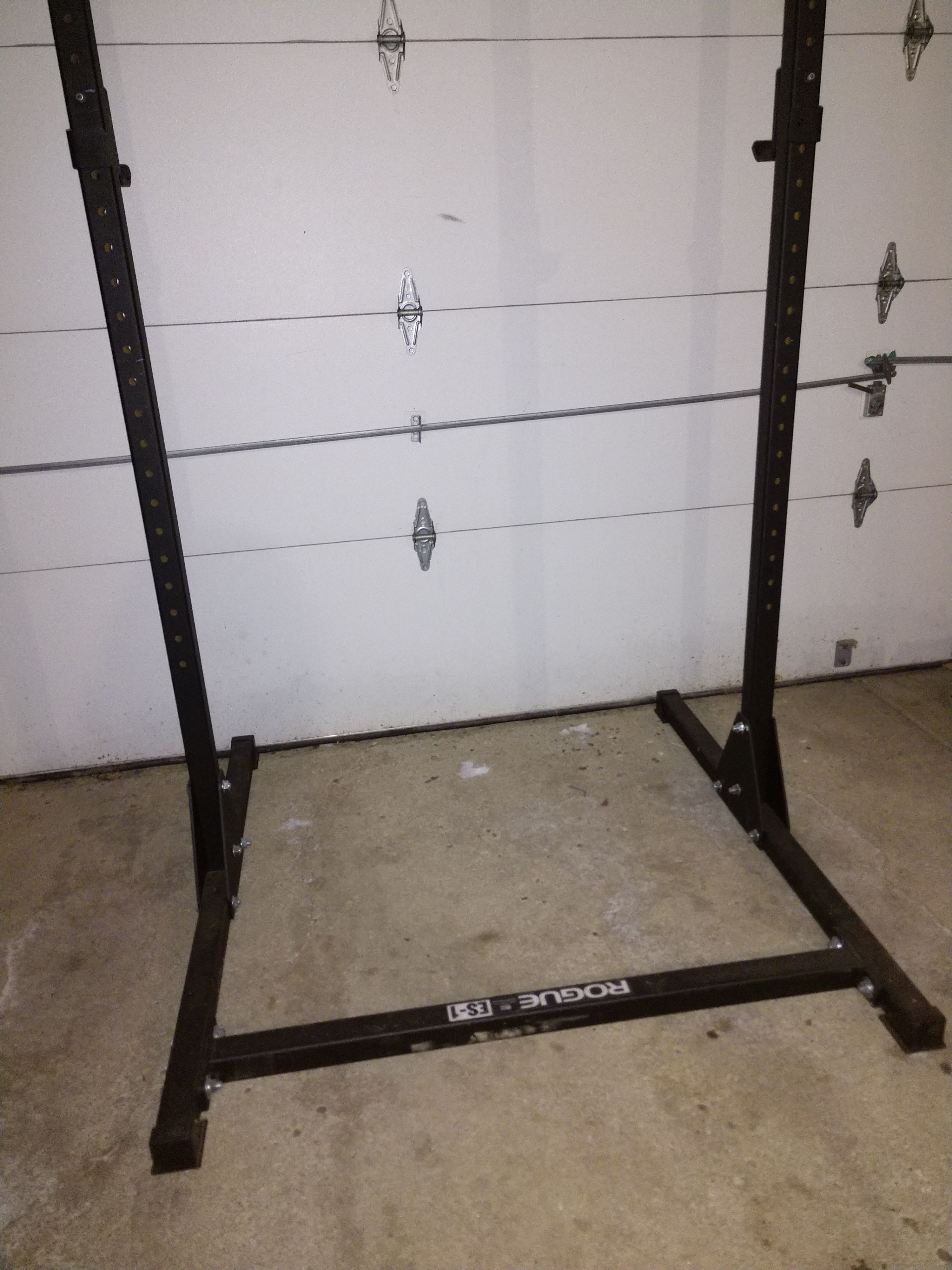 Squat rack rogue es1 with j hooks