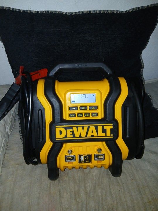 New Dewalt Power Station ** DXAEPS14