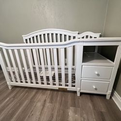 Baby Crib With Changing Table 