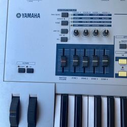 Yamaha MO6 Motif Synthesizer Keyboard Piano 