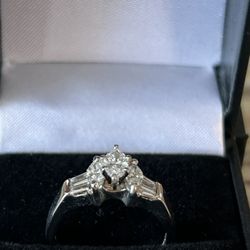 Anillo De Compromiso Platino Y Diamantes