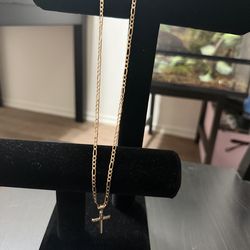 18KT 17.5 inch Figaro gold chain with 14Kt pendant