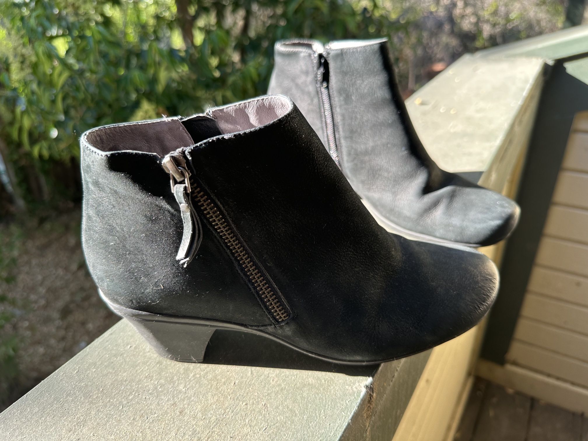 Abeo Rommie Women’s Ankle Boots Size 8 Black Leather Suede