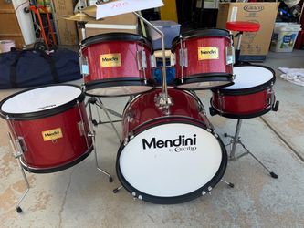 Jrs  Drum set.  Mending by Cecilia
