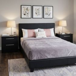 QUEEN SIZE BED AND TWO NIGHTSTANDS ( MATTRESS NOT INCLUDED) 🆕️ 
