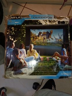Inflatable projector screen