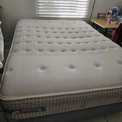 Queen Size Posturepedic Mattress/Box Spring/Metal Frame. Pre-owned