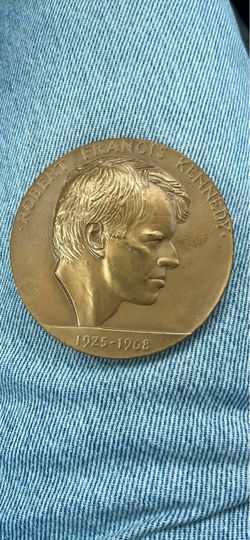 Robert Francis Kennedy Bronze Commemorative Medal 1(contact info removed)