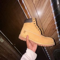 Timberland 6 inch  ( color) brown size 11