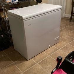 Hot point deep freezer 21 x 33