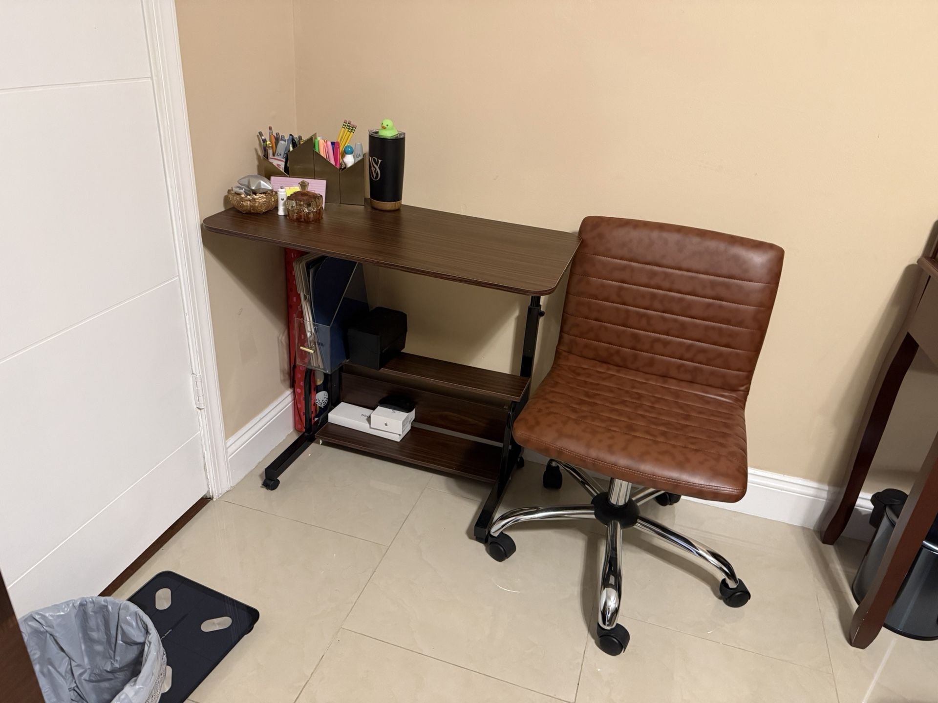 Small desk & Chair