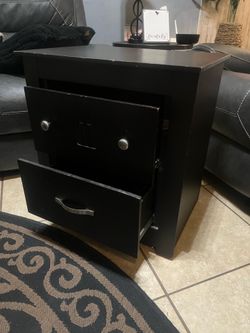 Black night stand/ drawers