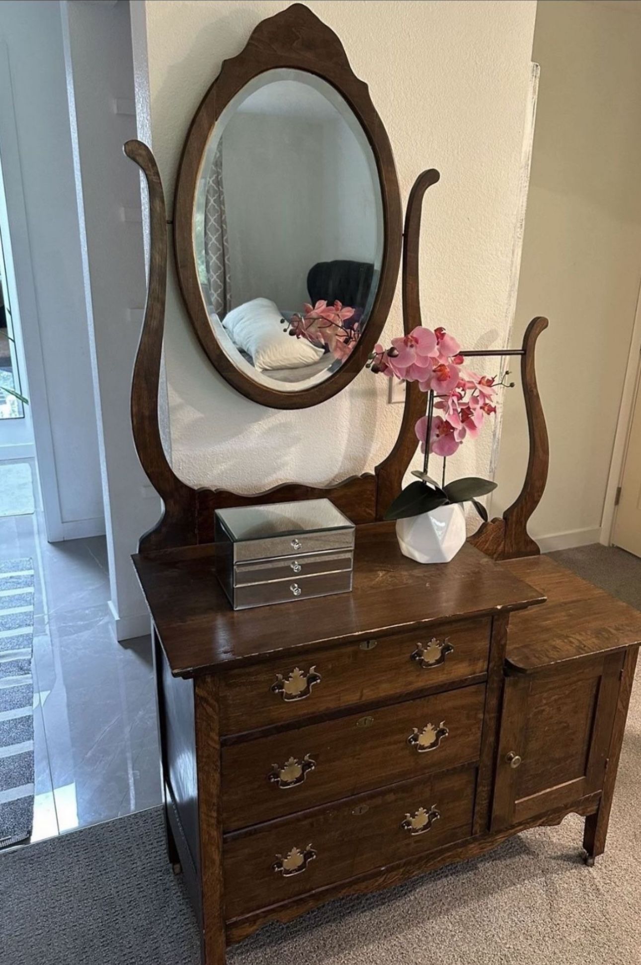 ✨✨✨🌸UNIQUE ANTIQUE DRESSER W / Cabinet
