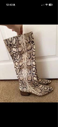 Vince Camuto boots size 7.5
