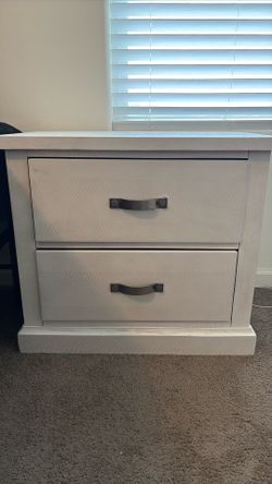 2 White Night Stands
