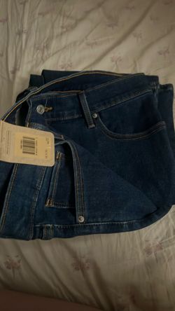 Es de mujer está nuevo es sizes 32por 30