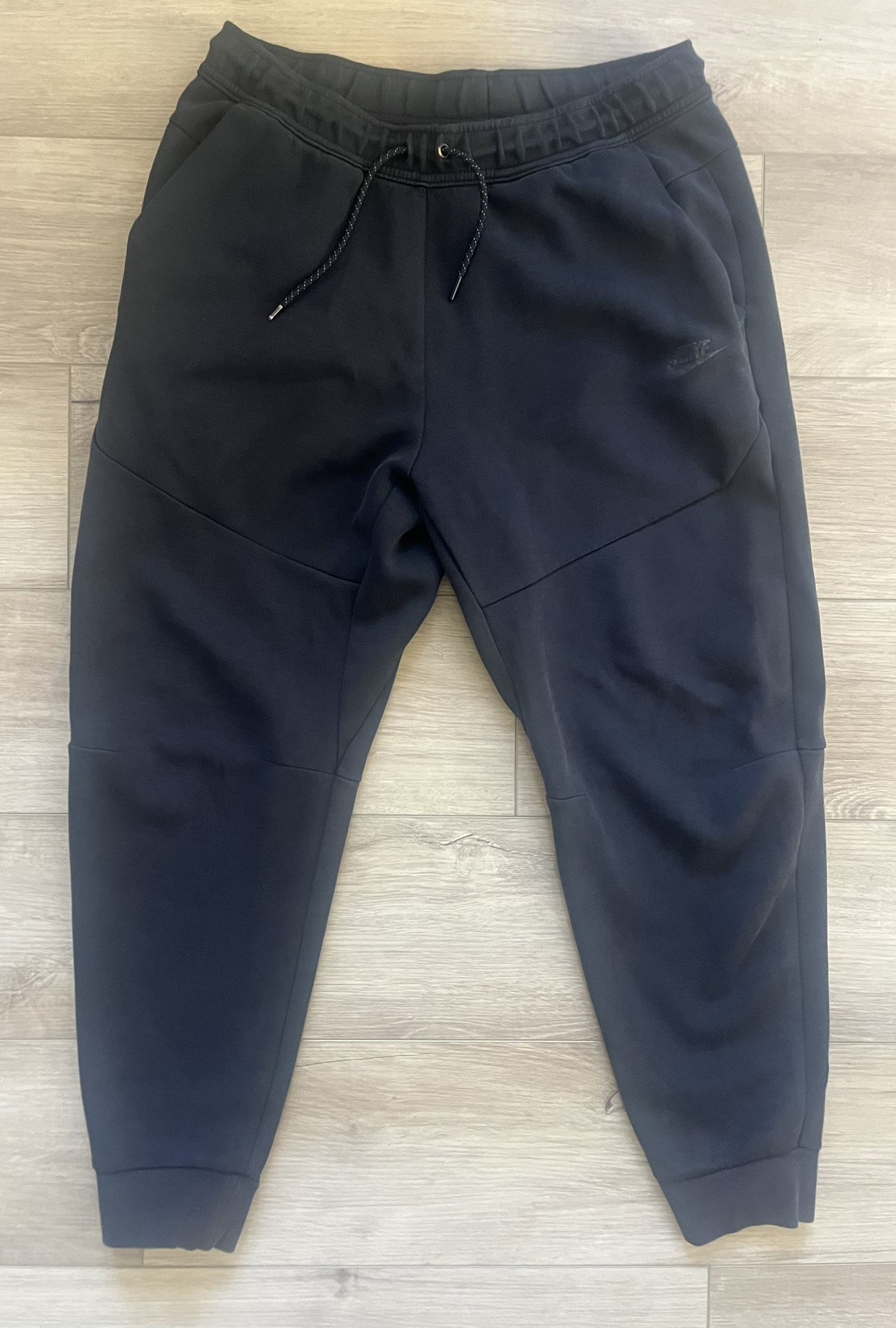 Black Nike Tech Joggers Large