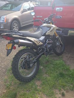 2022 Brozz Recon 250 manual dirt bike/ street legal