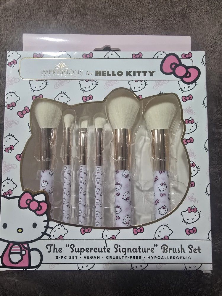 Hello Kitty Makeup Brushes Brand New