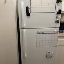 Insignia™ - 18 Cu. Ft. Top-Freezer Refrigerator with Handles - White