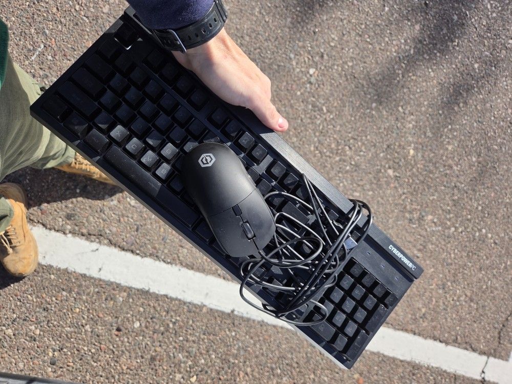Gaming Mouse, Keyboard With Monitor 