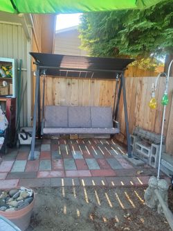 Onyx 3- seat patio swing