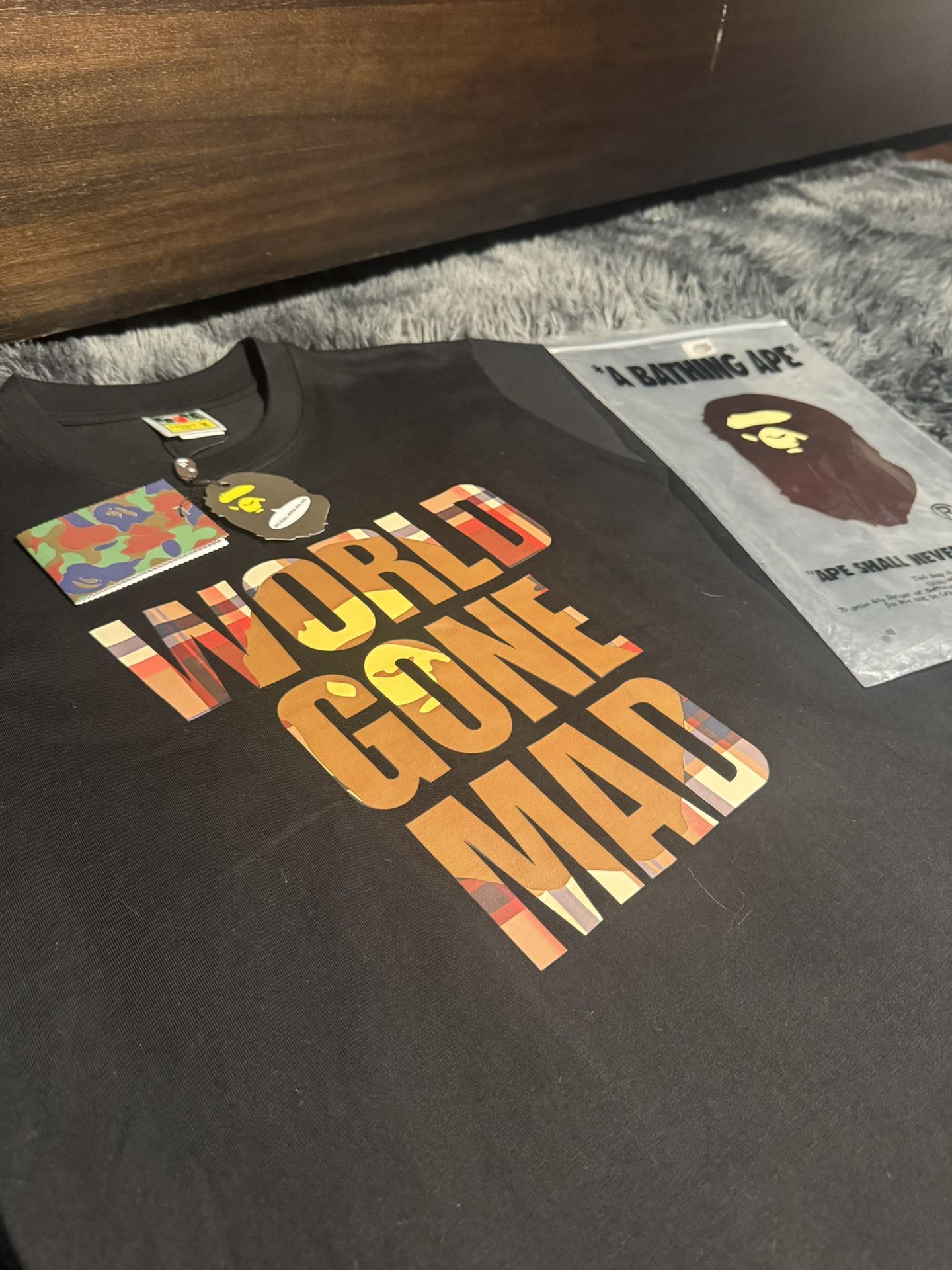 BAPE Tee “World Gone Mad” Size (M)