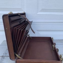 Vintage Brown Leather Briefcase Attache Case 18x13x4 Brass Hardware 
