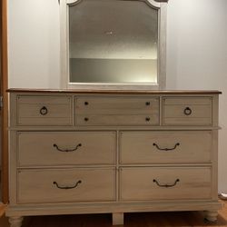 Vaughan Bassett Dresser and Mirror
