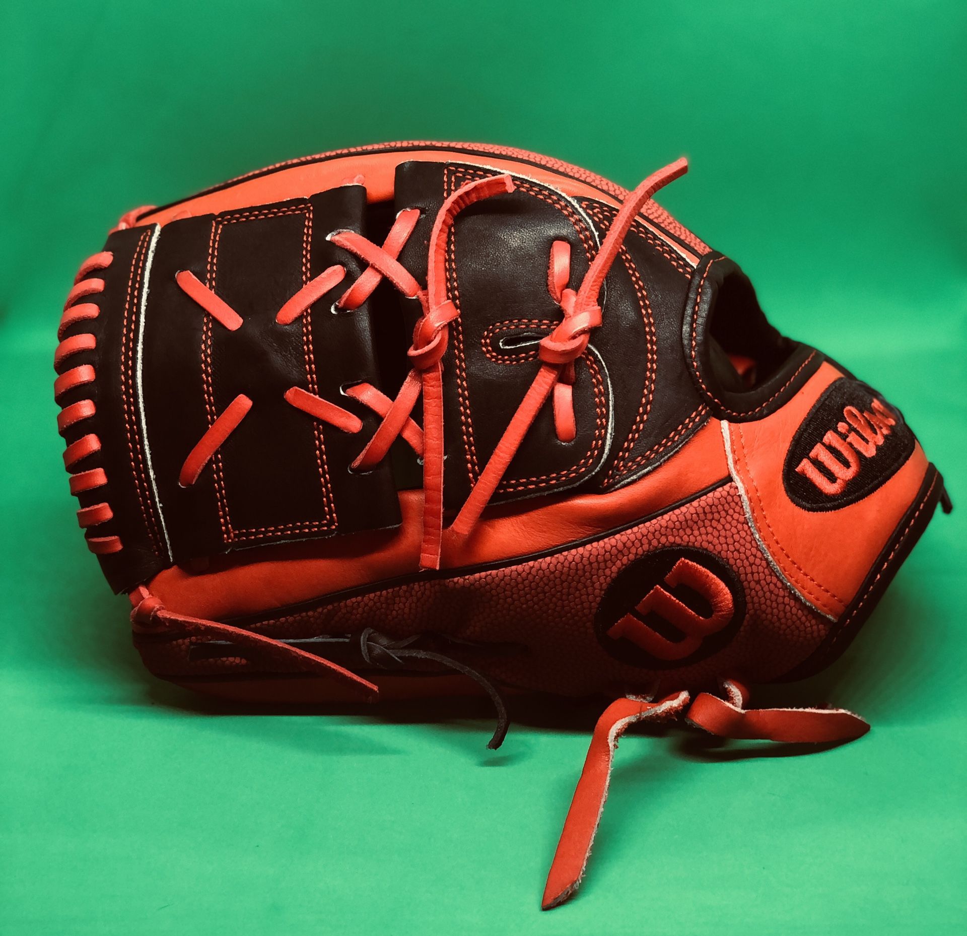 Red/Black Wilson A2000 Series Fastpitch Softball Glove 12.25 - Left Hand Throw 