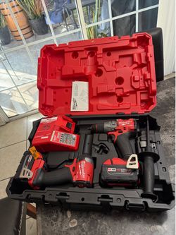 MILWAUKEE FUEL M- 18 HAMMER DRILL 1/2”  AND IMPACT 1/4”  COMBO KIT