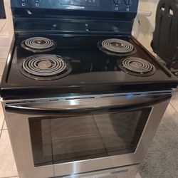 Frigidaire Stove 