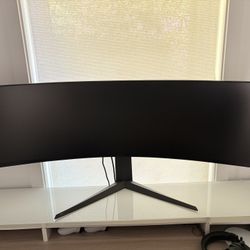 Curved monitor