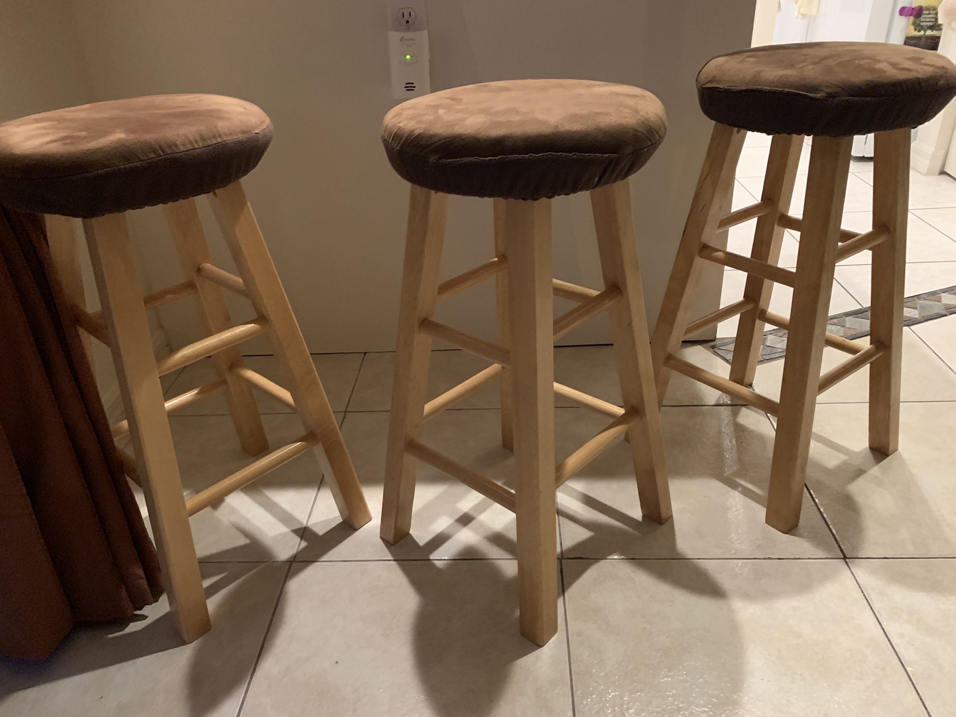3 Bar stools with cushions