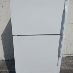 LIKE NEW GE REFRIGERATOR FREEZER