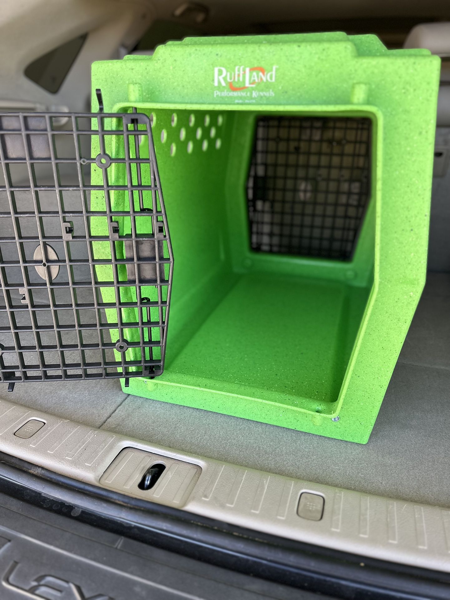 Ruffland kennel Lime Green Medium dd Front/back for Sale in Hesperia ...