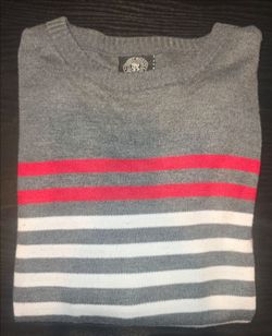 Crewneck pullover sweater.