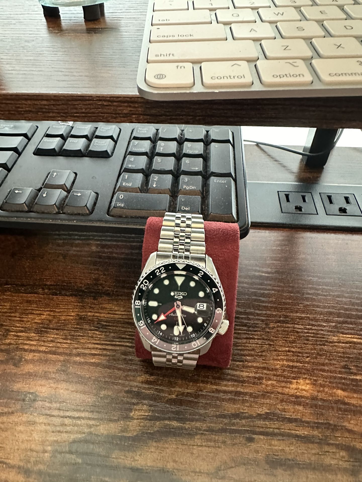 Seiko GMT Watch (BOX AND PAPERS)